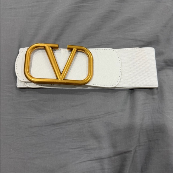 Accessories - White Elastic Belt with Gold V Logo Buckle
